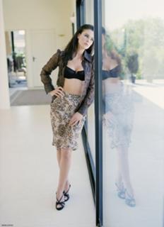 Monica Bellucci feet photo thumbnail