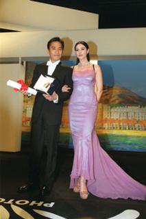 Monica Bellucci feet photo thumbnail