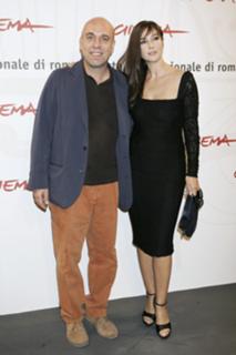 Monica Bellucci feet photo thumbnail