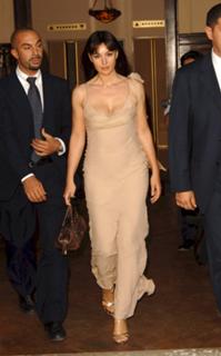 Monica Bellucci feet photo thumbnail