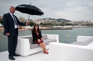 Monica Bellucci feet photo thumbnail