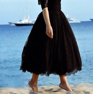 Monica Bellucci feet photo thumbnail