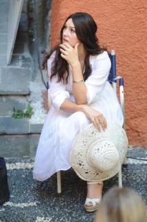 Monica Bellucci feet photo thumbnail