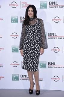 Monica Bellucci feet photo thumbnail