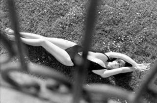 Monica Bellucci feet photo thumbnail
