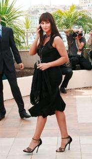 Monica Bellucci feet photo thumbnail