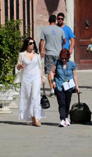 Monica Bellucci feet photo thumbnail