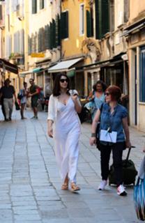 Monica Bellucci feet photo thumbnail