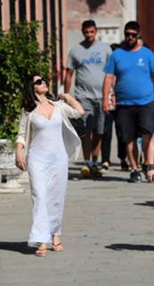 Monica Bellucci feet photo thumbnail