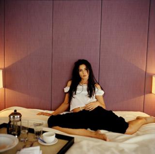 Monica Bellucci feet photo thumbnail