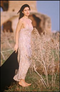 Monica Bellucci feet photo thumbnail