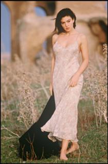 Monica Bellucci feet photo thumbnail