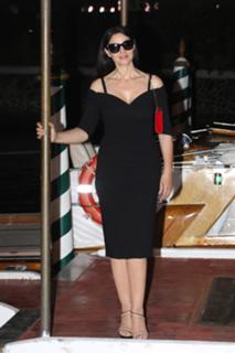 Monica Bellucci feet photo thumbnail