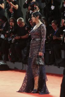 Monica Bellucci feet photo thumbnail