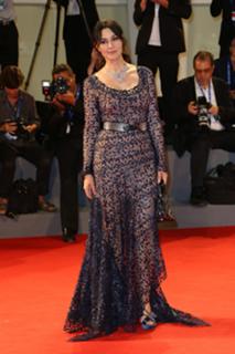 Monica Bellucci feet photo thumbnail