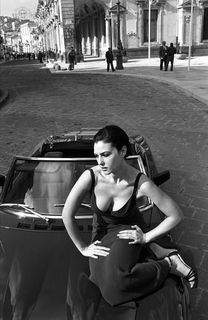 Monica Bellucci feet photo thumbnail
