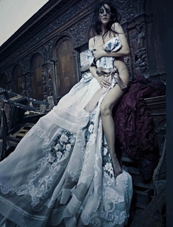 Monica Bellucci feet photo thumbnail