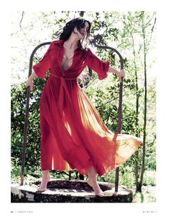 Monica Bellucci feet photo thumbnail