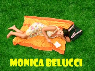 Monica Bellucci feet photo thumbnail