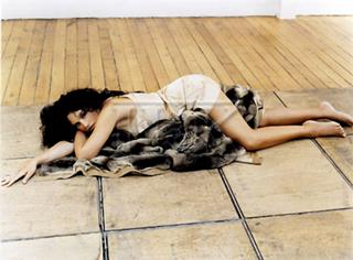 Monica Bellucci feet photo thumbnail