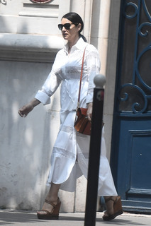 Monica Bellucci feet photo thumbnail