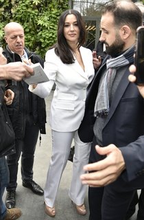 Monica Bellucci feet photo thumbnail