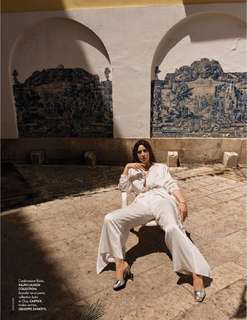 Monica Bellucci feet photo thumbnail