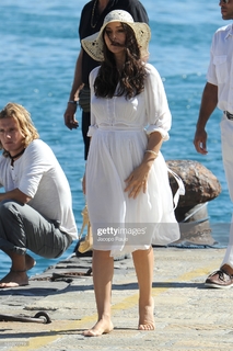 Monica Bellucci feet photo thumbnail