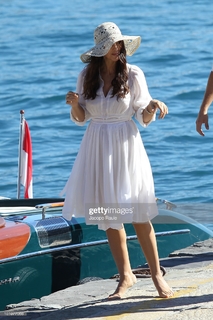 Monica Bellucci feet photo thumbnail