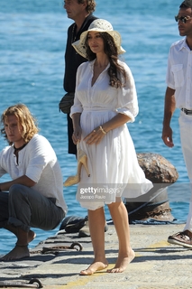 Monica Bellucci feet photo thumbnail