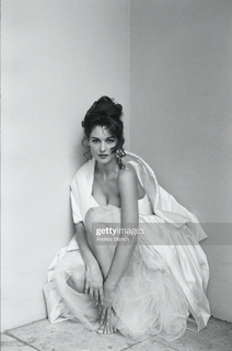 Monica Bellucci feet photo thumbnail