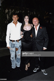 Monica Bellucci feet photo thumbnail