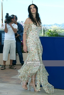 Monica Bellucci feet photo thumbnail