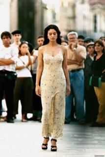 Monica Bellucci feet photo thumbnail