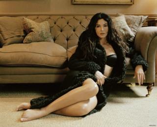 Monica Bellucci feet photo thumbnail