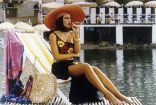 Monica Bellucci feet photo thumbnail