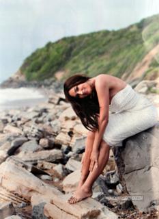 Monica Bellucci feet photo thumbnail