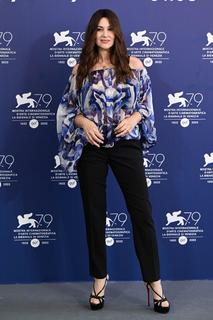 Monica Bellucci feet photo thumbnail