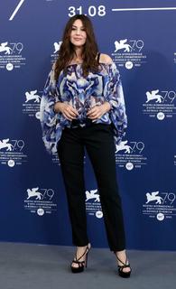 Monica Bellucci feet photo thumbnail