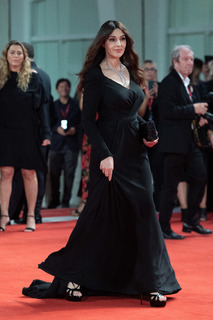 Monica Bellucci feet photo thumbnail