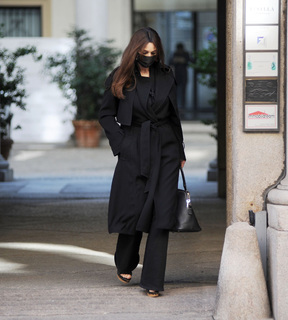 Monica Bellucci feet photo thumbnail