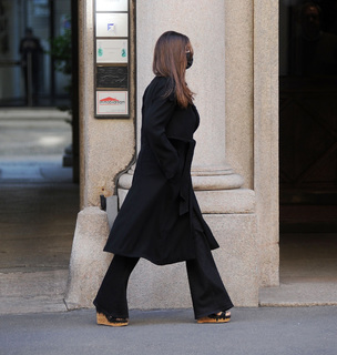 Monica Bellucci feet photo thumbnail