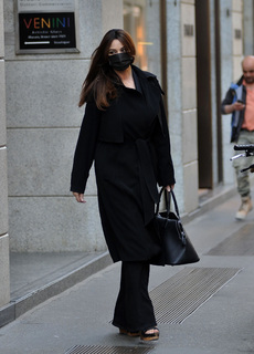 Monica Bellucci feet photo thumbnail