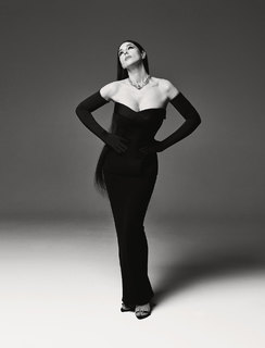 Monica Bellucci feet photo thumbnail