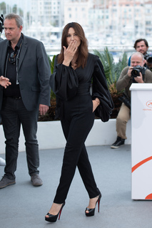 Monica Bellucci feet photo thumbnail