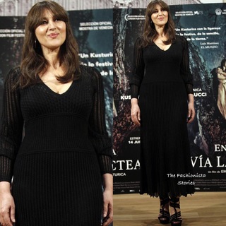 Monica Bellucci feet photo thumbnail