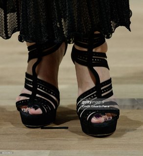 Monica Bellucci feet photo thumbnail