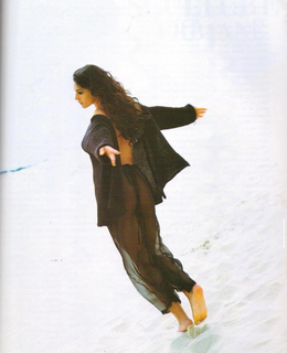 Monica Bellucci feet photo thumbnail
