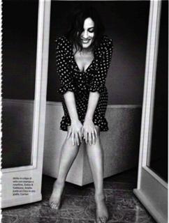 Monica Bellucci feet photo thumbnail