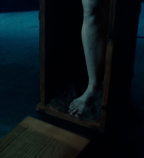 Monica Bellucci feet photo thumbnail
